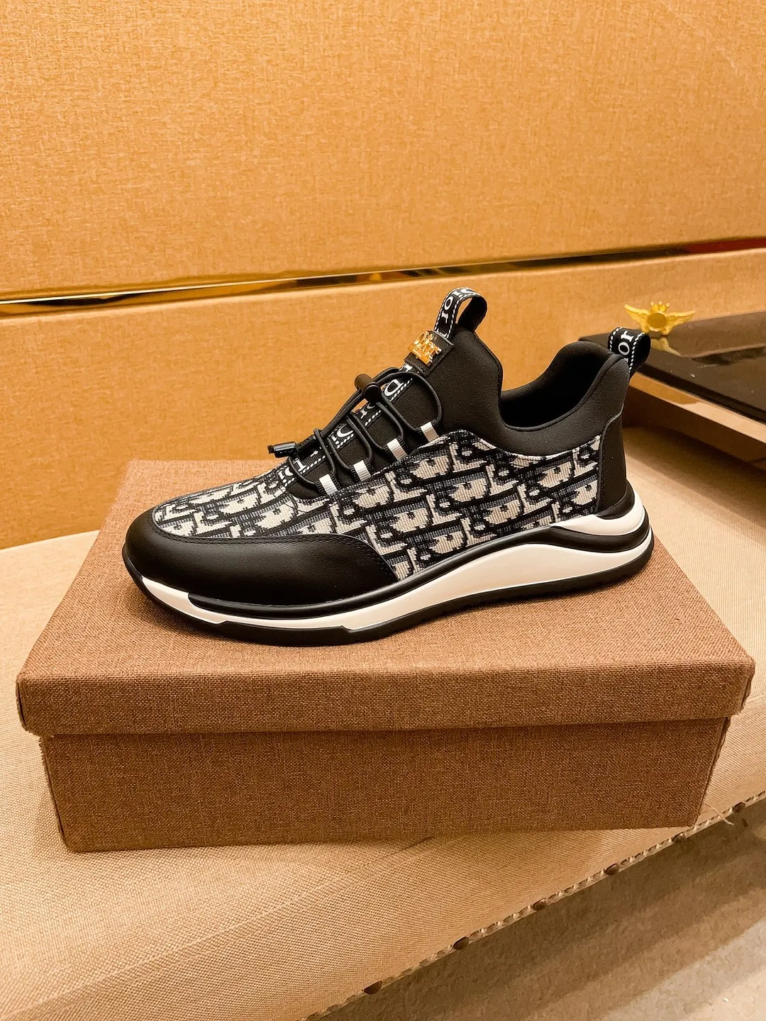 Men's shoes💰 400💰🔥 [Dior] High-end men's shoes brand official website 1:1 latest masterpiece: the upper is made of Italian imported first-layer cowhide with a comfortable and breathable lining ➕original non-slip and wear-resistant outsole🔥, making walking more convenient and comfortable! An exclusive new model, a stunning work, a beautiful 1:1 replica [color] compared to the official quality! Create a fashionable personality to set off your uniqueness! A must-have for trendy men! Classic 🔥Size: 38-44 Color: 🔥 2⃣️colors available🔥